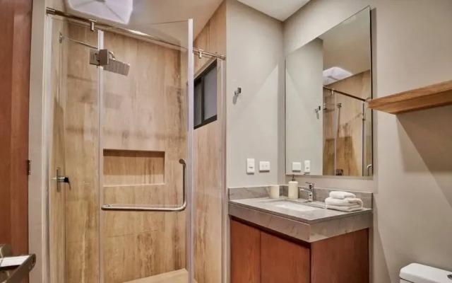 2 Br, Spacious, Great Located, Top Lx Amenities