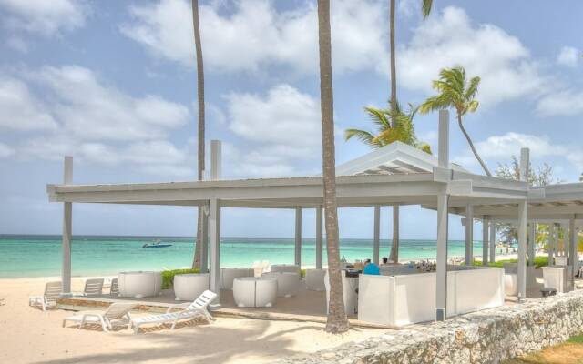 Beachfront Glamorous Apartment With Ocean Views