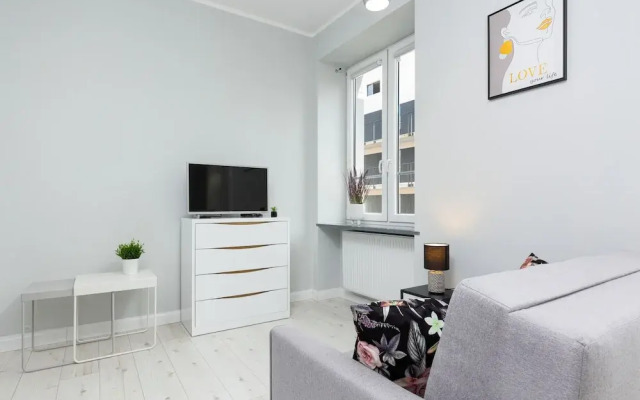 Cosy Studio With Balcony by Renters