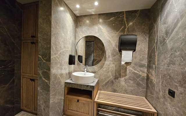 Petousis Hotel & Suites
