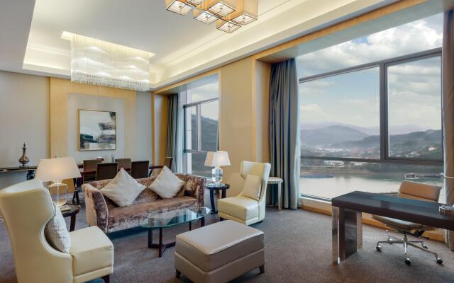 Crowne Plaza Yichang by IHG