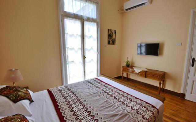 The Place 3 charming downtown apartment