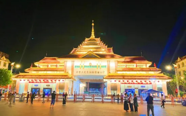 Yingxi Hotel (Fortune Plaza) – Exterior – Dehong