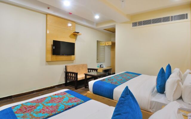 Vaccinated Staff- Capital O 43116 Hotel Grand