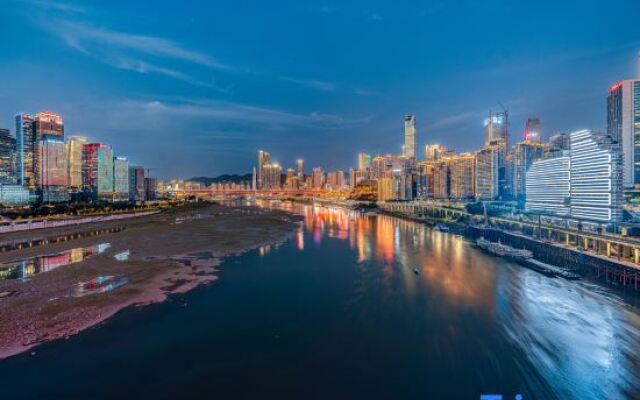 Yiduo Riverview Hotel (Chongqing Liberation Monument Hongya Cave)