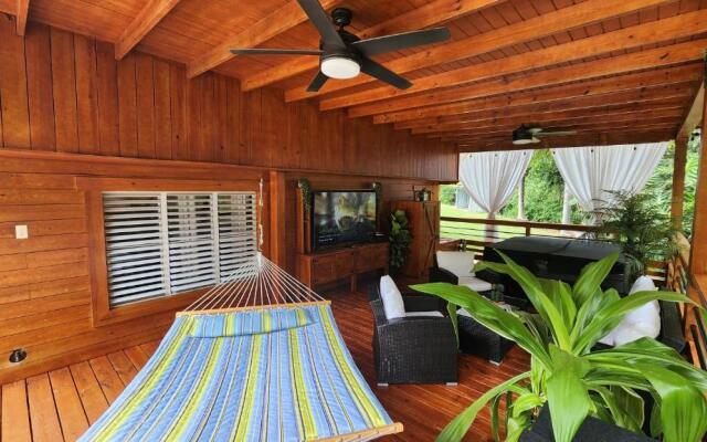 Palm's Luxury Suite with Private Jacuzzi