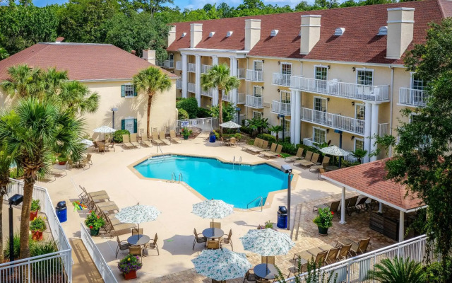 Palmera Inn and Suites