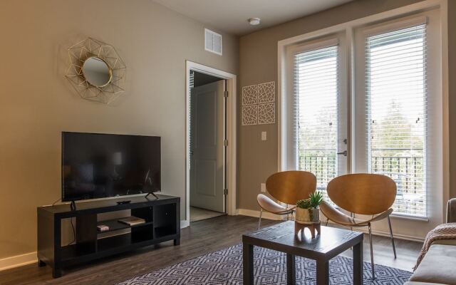 Baymeadows 2 BR Apt by Frontdesk