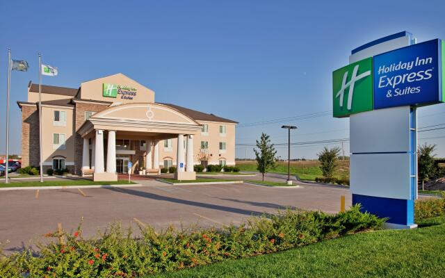 Holiday Inn Express & Suites Wichita Airport, an IHG Hotel