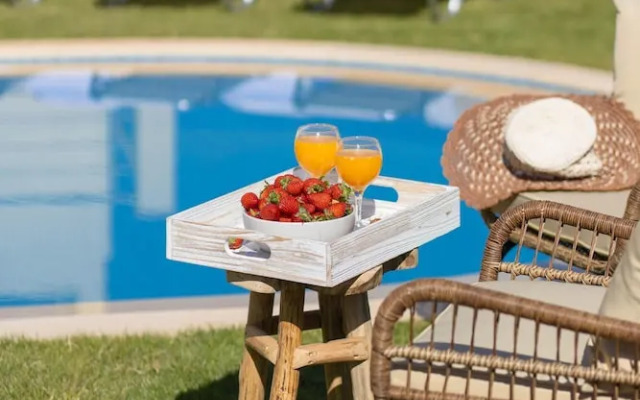 Peach- Sea View Exclusive Maisonette