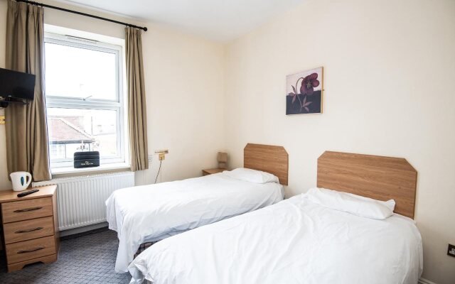 OYO The White Hart Inn