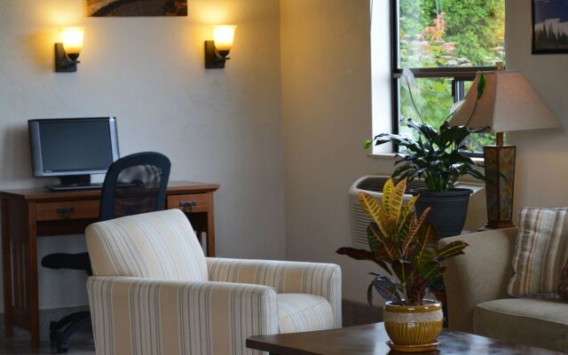Super 8 by Wyndham Port Angeles at Olympic National Park Hotel