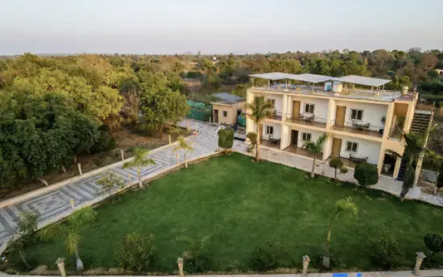 Radsum- Luxury Farmhouse & Resort