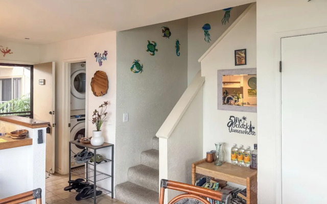 Oceanfront Kailua-kona Townhome w/ Pool & Views!