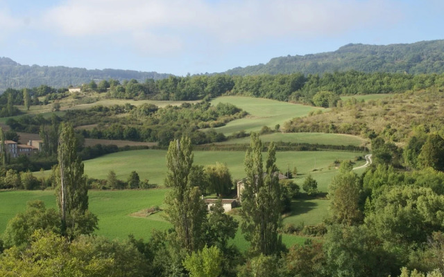 Stunning Holiday Home in Bourdeaux with Hill View