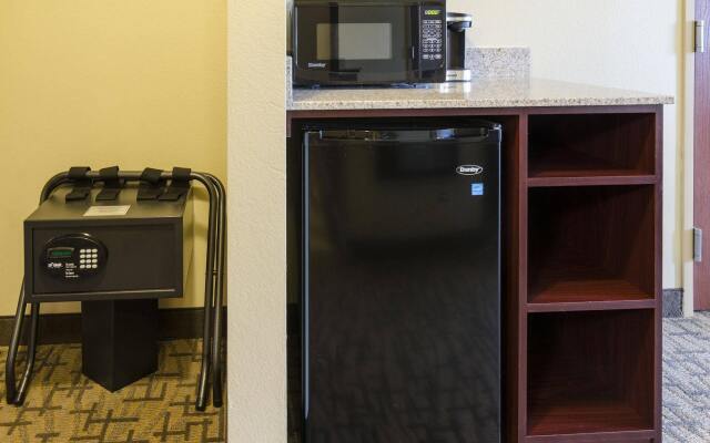 Cobblestone Inn & Suites - Oberlin