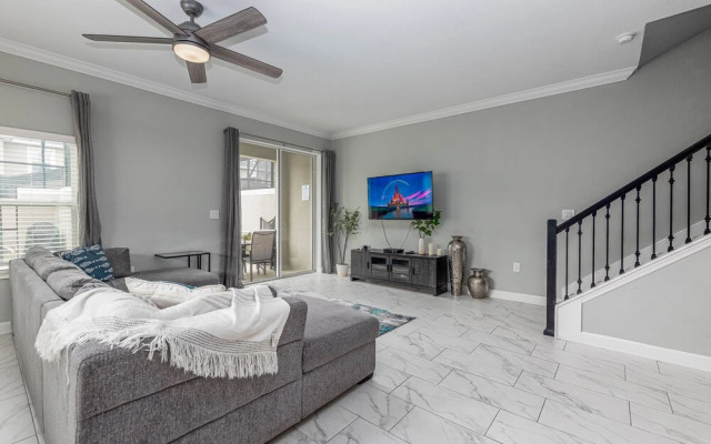 Tvpm-4263pd/sl 5 Bedroom Townhouse by RedAwning