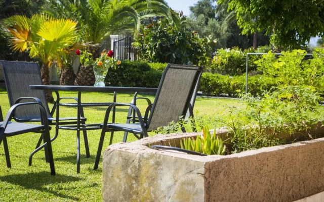 Olive Grove Studios & Apartments