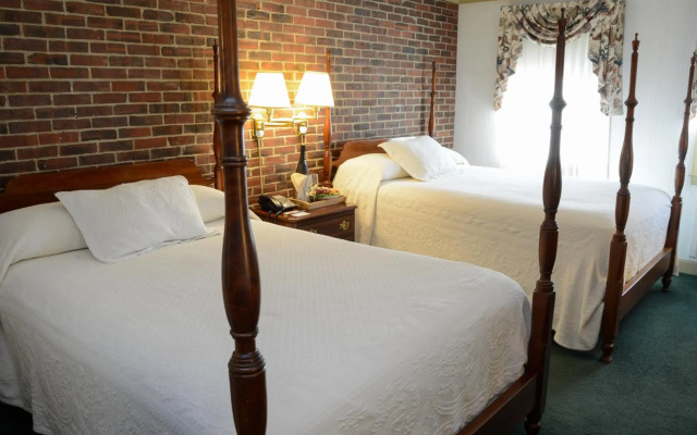 Lamie's Inn and The Old Salt Restaurant