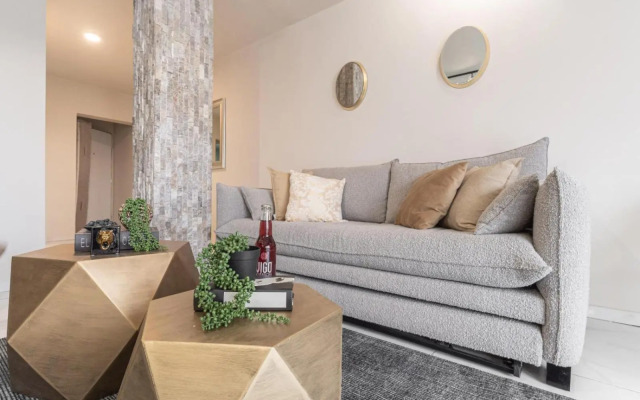 Renovated 2 BR with 2 BTH front Mamilla Mall