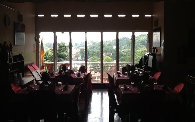 Hotel Amaara Lake