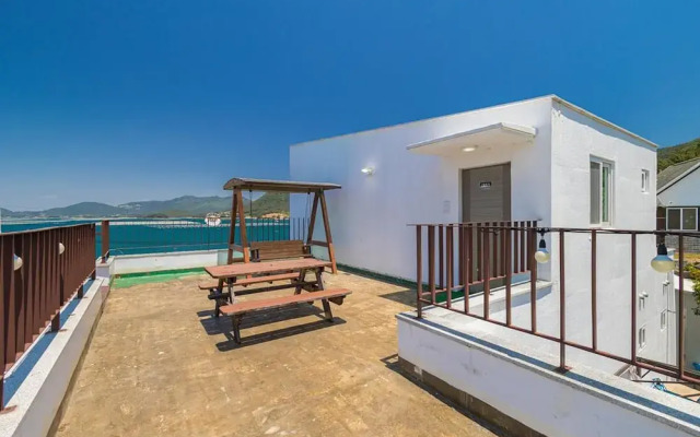 Geoje Rockspa Pension