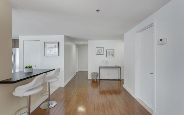 Palais-des-Congrès Furnished Suites by Hometrotting