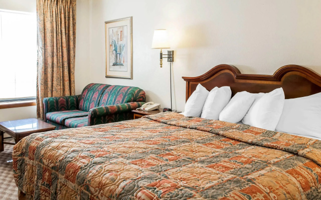 Econo Lodge Eagle Nest