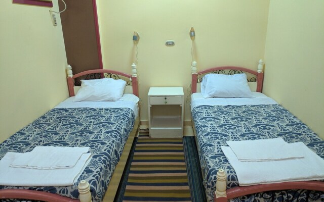 Elphardous Hotel