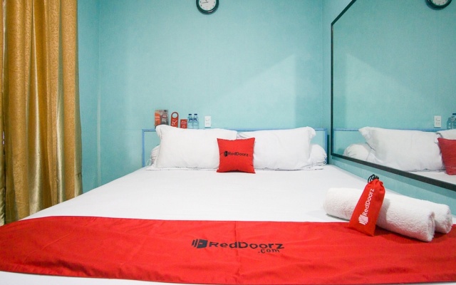 RedDoorz near Mikie Holiday Funland Berastagi – Guest Rooms – Berastagi