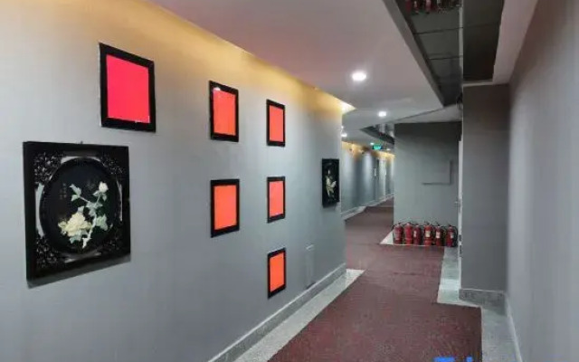 Wuchang Yijia Business Hotel