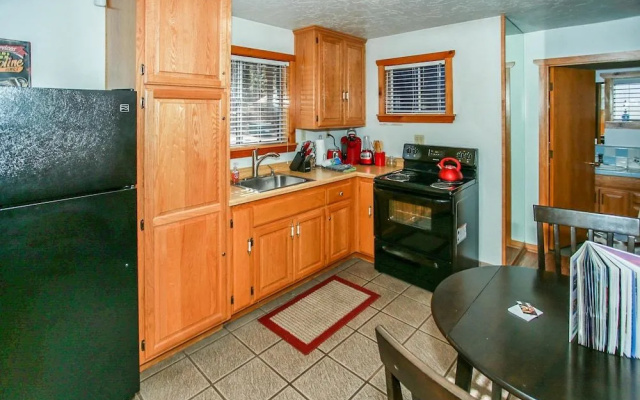 Cozy Bear Lodge A