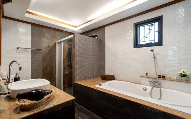 Bright Luxury Villa W Garden Pool & Sauna