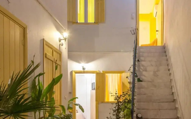 Sunny 35 sq m @historic center-bohemian Psyri-VFM