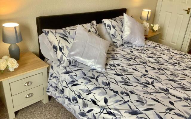 Second Floor Apartment Tenby Town Centre