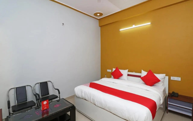 OYO 28244 Hotel The Green Town