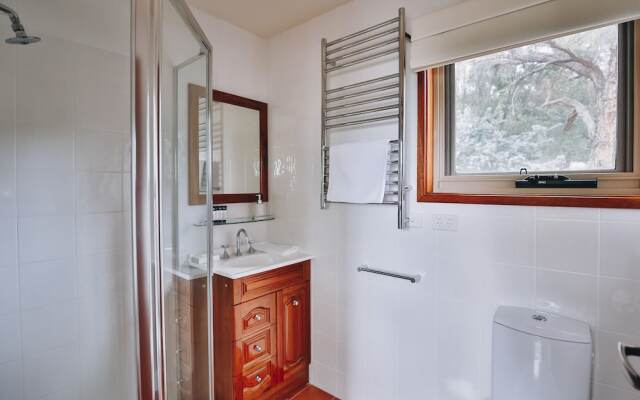 Edzell - Stunning Waterfront Home