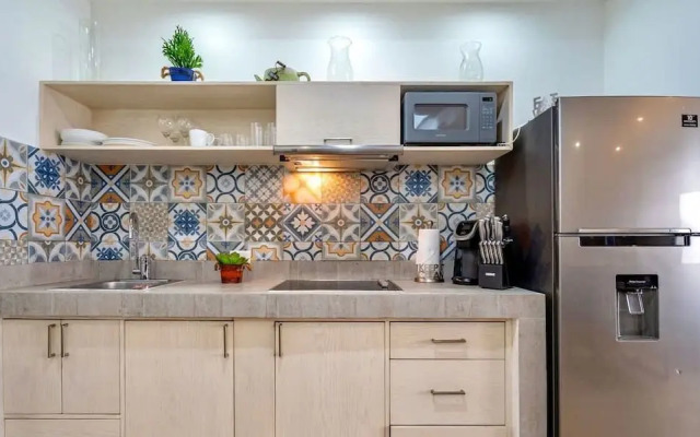 3br. Exclusive TH W/spacious Roof & Private Pool