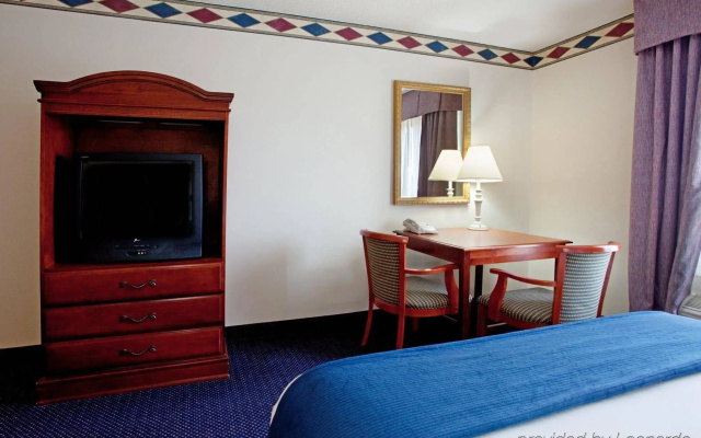 Holiday Inn Express Hotel & Suites Mebane by IHG