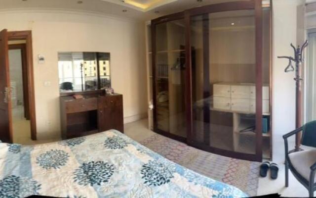 شقه على كورنيش المعادى تطل مباشرة على النيل للعائلات فقط