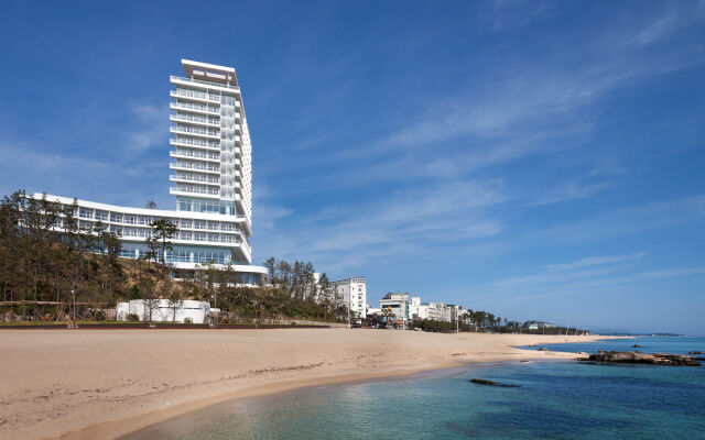 SEAMARQ Hotel
