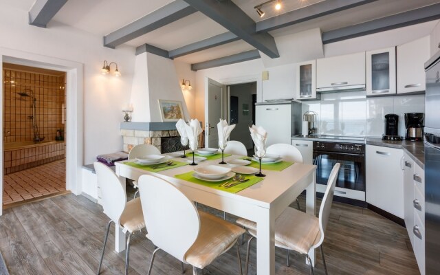 Apartment Schildy