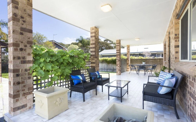 South Coast Getaway House Sleeping 8 Guests