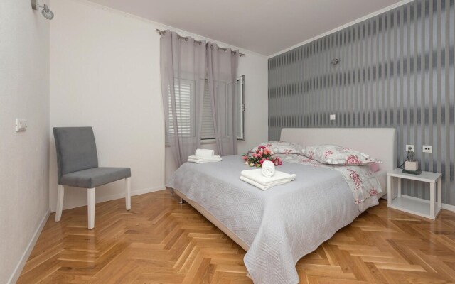 Awesome Apartment in Makarska With Wifi and 2 Bedrooms