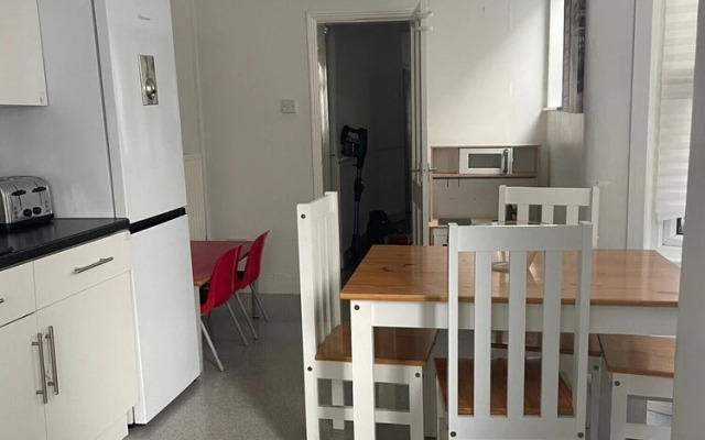 Impeccable 2-bed House in Leytonstone East London