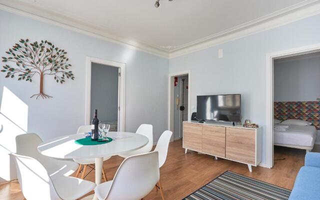 Elegant Riverview Apartment in Historical Lisbon