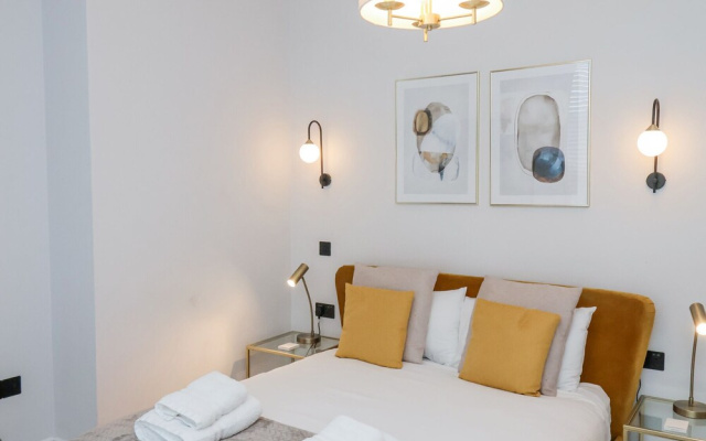 The Salisbury Apartment 202