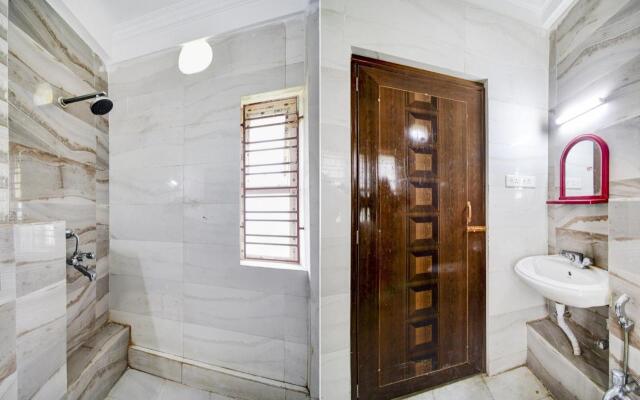 Oyo 93057 Swastik Guest House