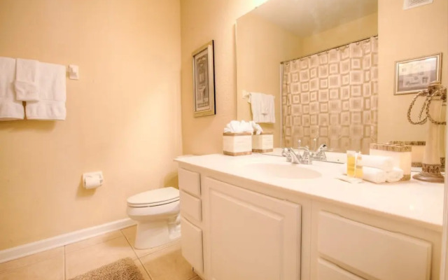 Lovely Third-floor Vista Cay Resort Condo!