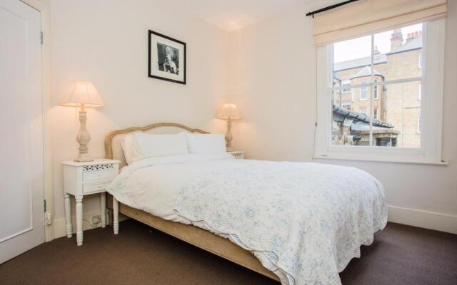 Flat in Battersea Accommodates 5